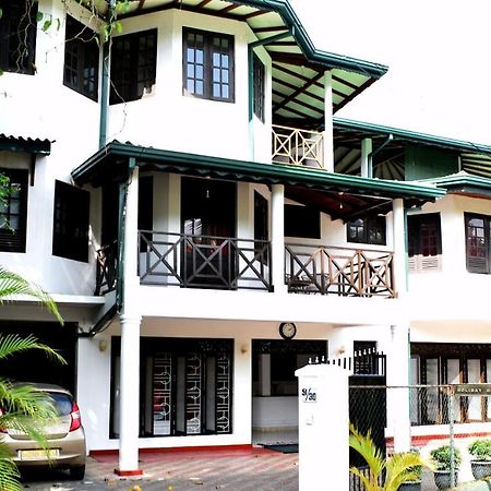 Kandy Holiday Home ภายนอก รูปภาพ