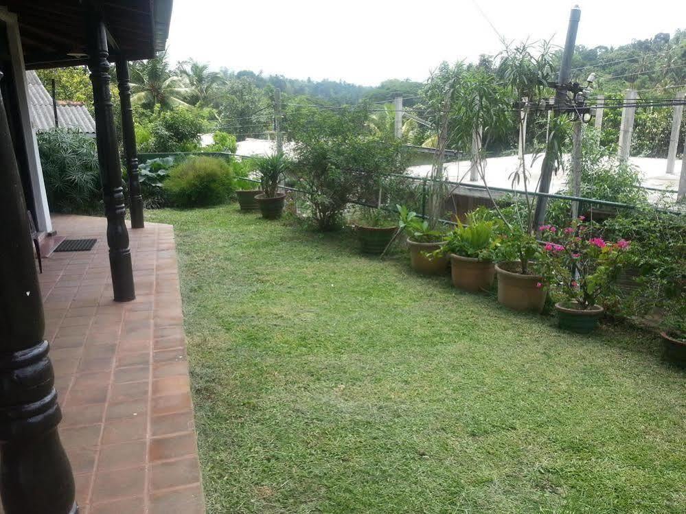 Kandy Holiday Home ภายนอก รูปภาพ
