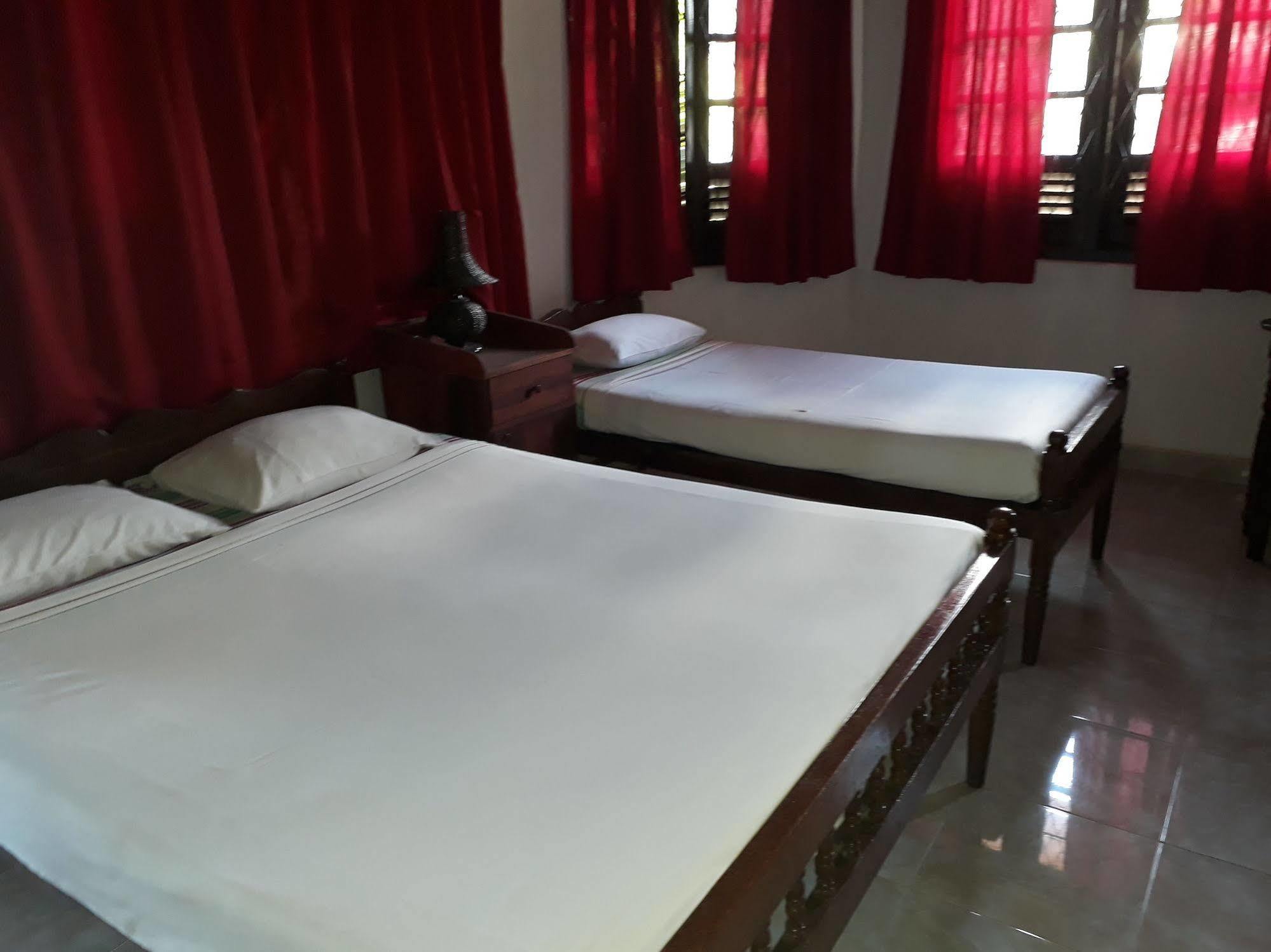 Kandy Holiday Home ภายนอก รูปภาพ