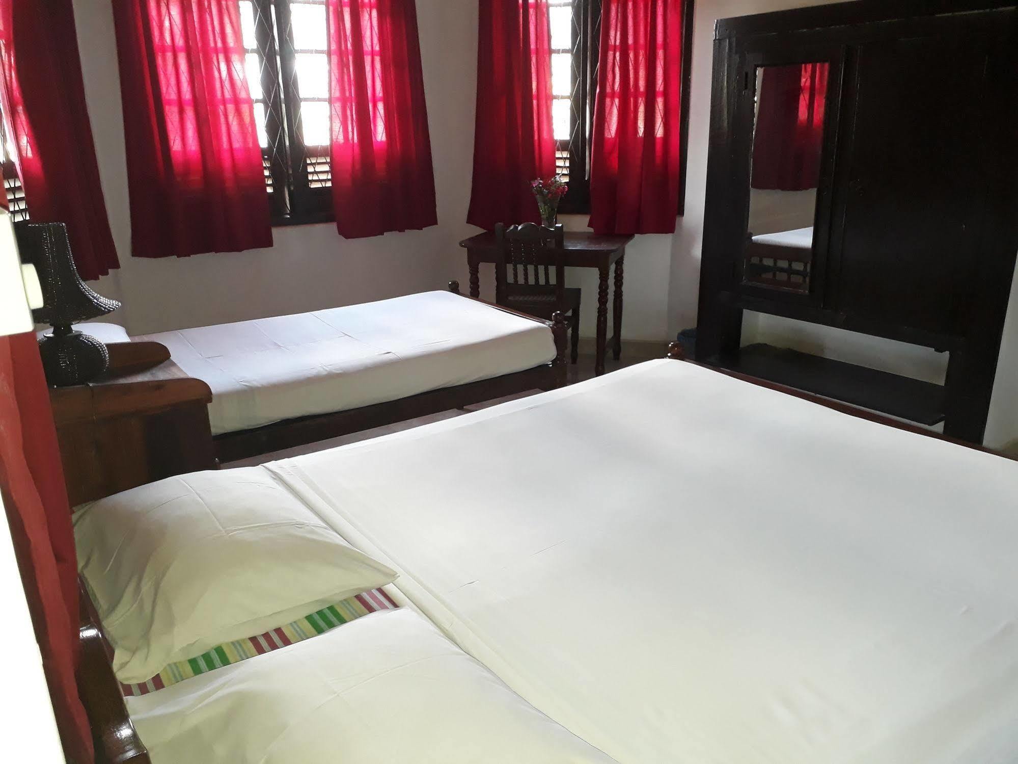 Kandy Holiday Home ภายนอก รูปภาพ