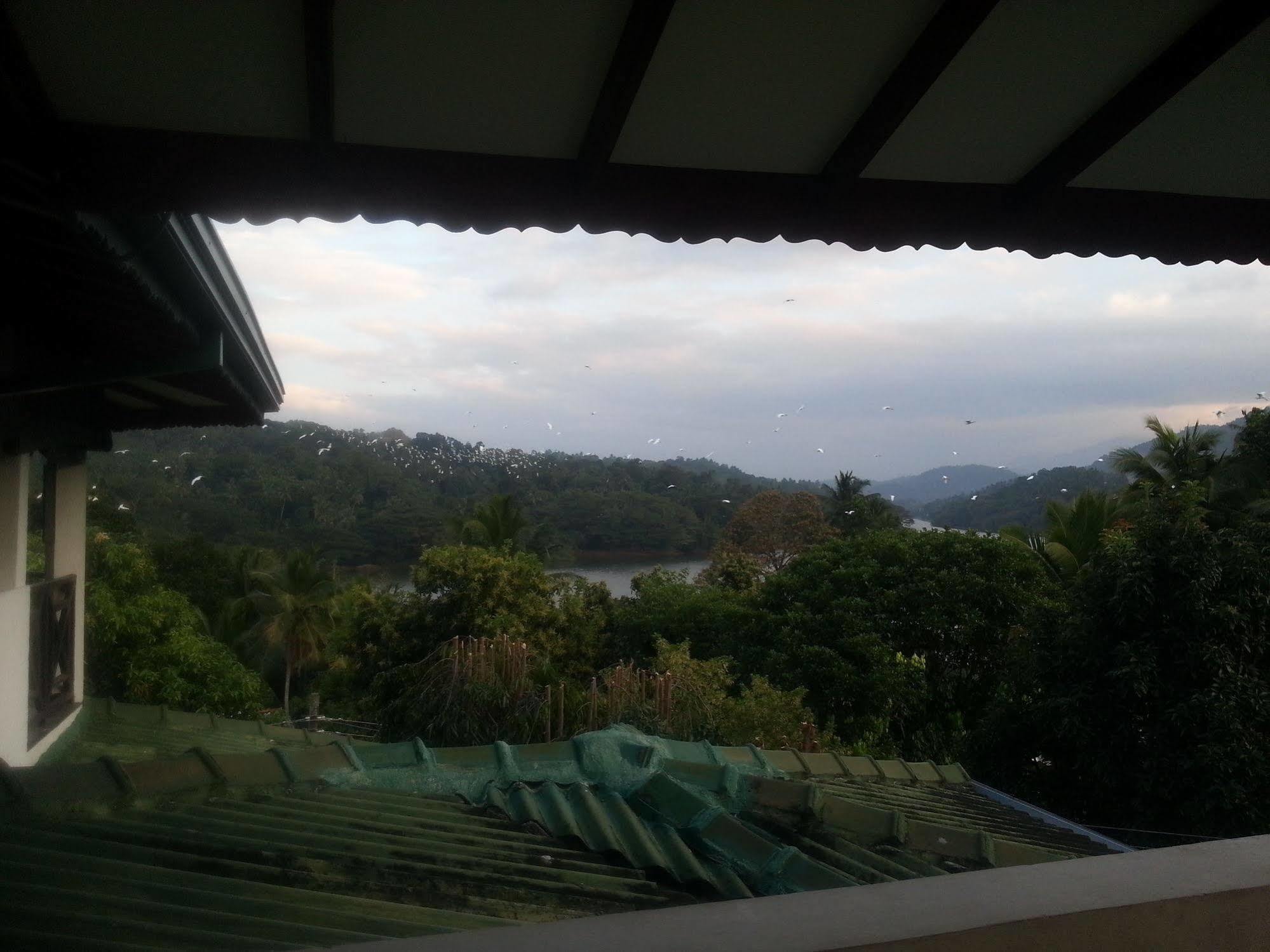 Kandy Holiday Home ภายนอก รูปภาพ