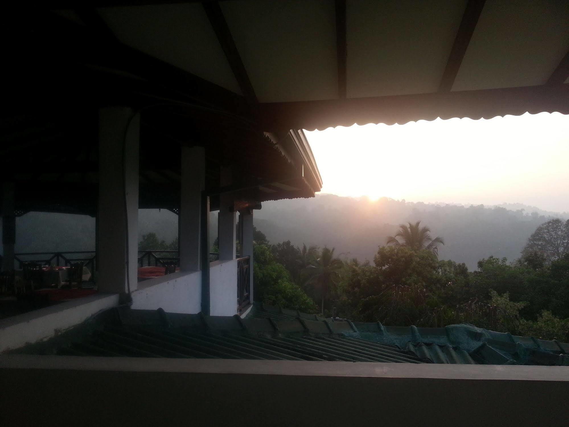 Kandy Holiday Home ภายนอก รูปภาพ