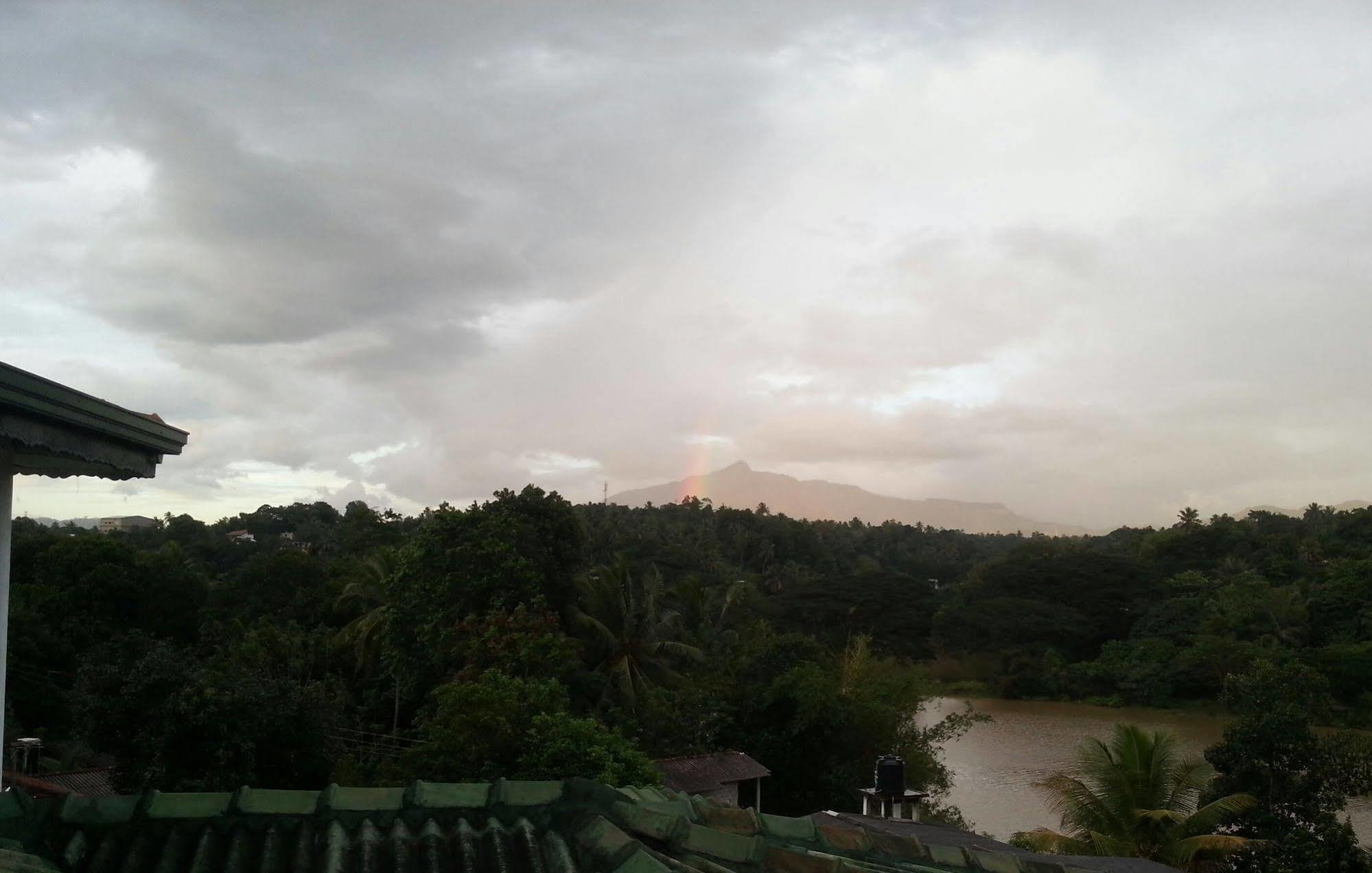 Kandy Holiday Home ภายนอก รูปภาพ